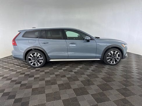 Used 2023 Volvo V60 B5 Cross Country Ultimate AWD/4WD image 6