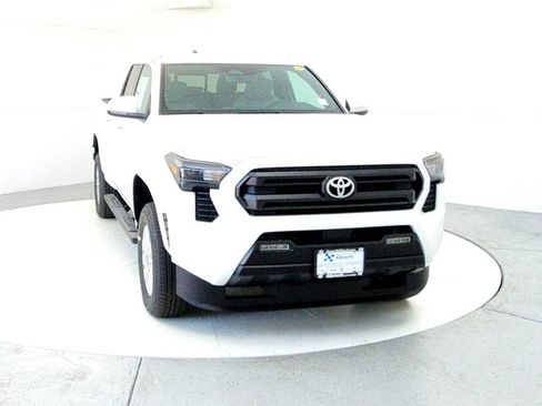 Used 2025 Toyota Tacoma SR5 AWD/4WD image 8