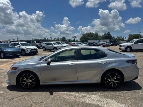 Used 2020 Toyota Camry LE FWD image 6