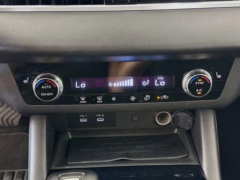Used 2025 Mitsubishi Outlander SE FWD image 24