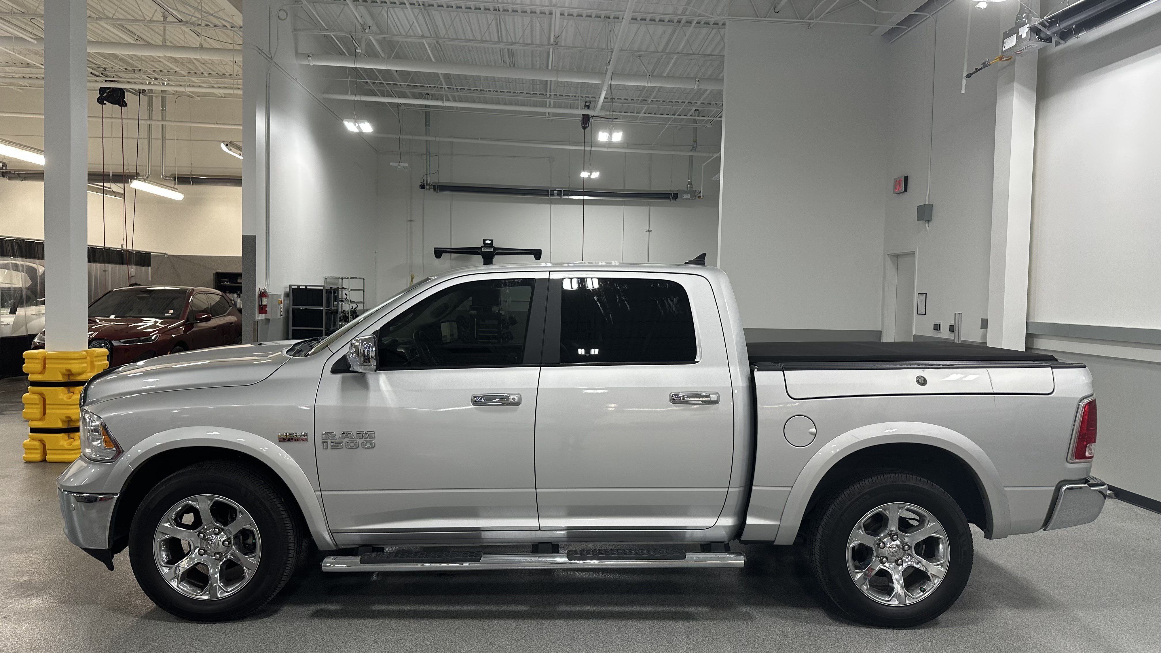Used 2018 RAM 1500 Laramie w/ Convenience Group AWD/4WD image 7