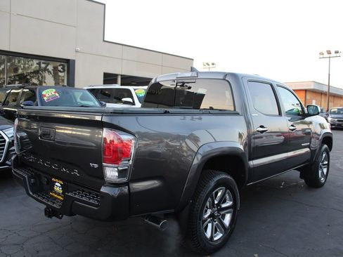 Used 2017 Toyota Tacoma Limited image 7