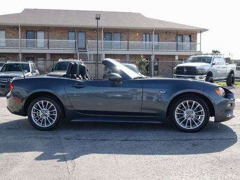 Used 2017 FIAT 124 Spider Classica image 18