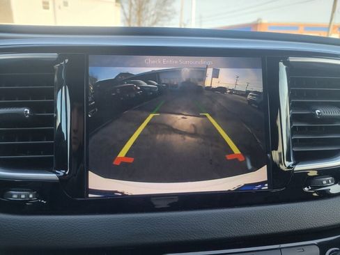 Used 2019 Chrysler Pacifica Touring-L w/ S Appearance Package image 17