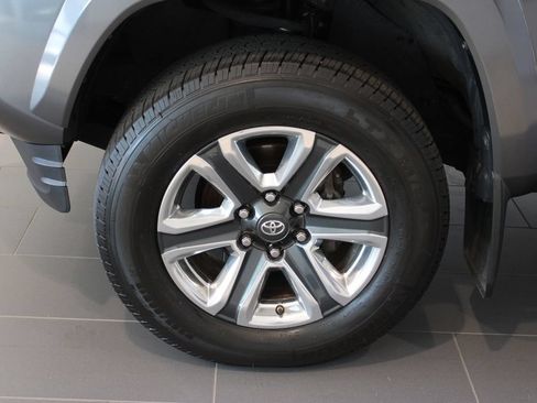 Used 2016 Toyota Tacoma Limited w/ Towing Package AWD/4WD image 31