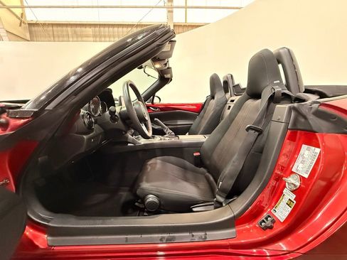 Used 2019 MAZDA MX-5 Miata Club image 17