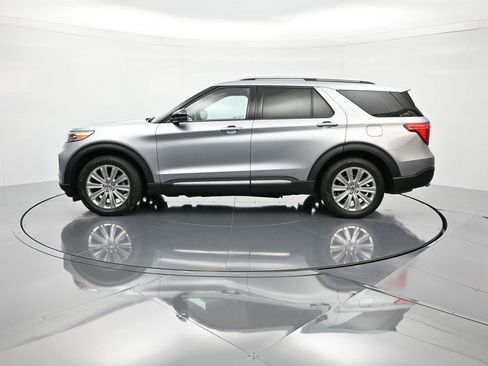 Certified 2022 Ford Explorer Limited w/ Limited Technology Package image 8