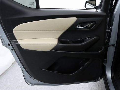 Used 2023 Chevrolet Traverse LS image 26