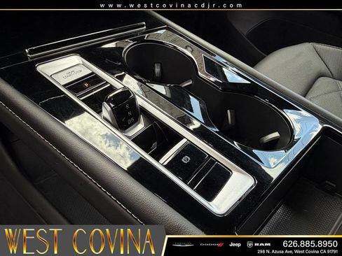 Used 2025 Volkswagen Atlas Cross Sport SE AWD/4WD image 19
