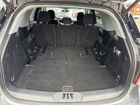 Used 2023 Ford Explorer XLT image 28