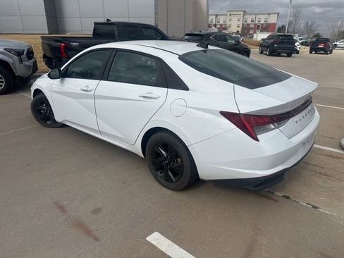 Used 2022 Hyundai Elantra Blue image 4
