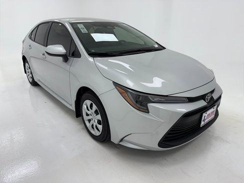 New 2026 Toyota Corolla LE image 2