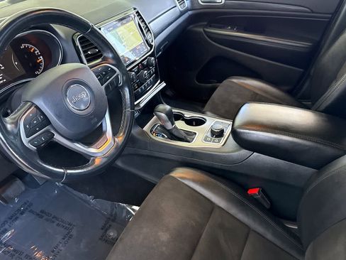 Used 2019 Jeep Grand Cherokee Altitude AWD/4WD image 11