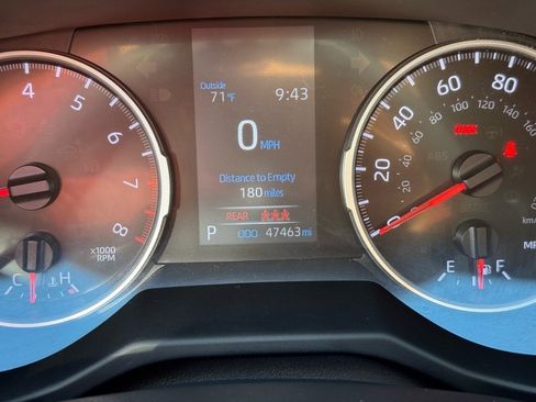 Used 2021 Toyota RAV4 LE image 28