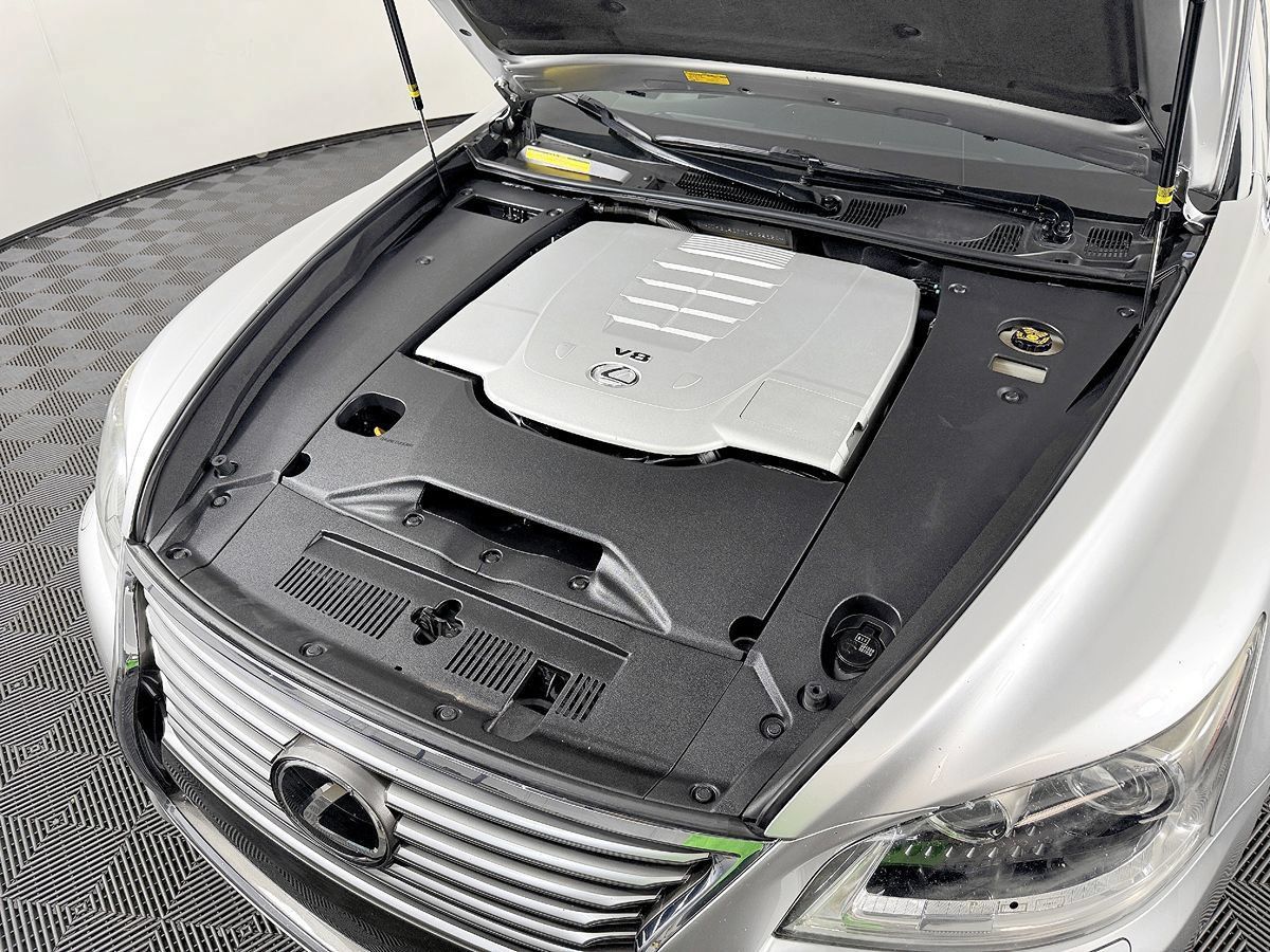 Used 2014 Lexus LS 460 w/ Comfort Package RWD image 19