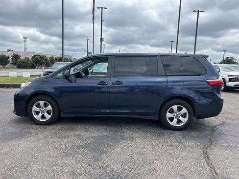 Used 2020 Toyota Sienna L image 6
