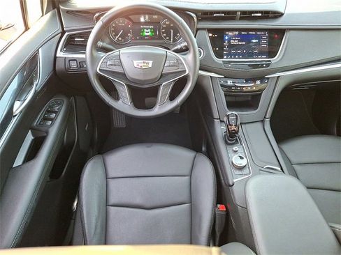Used 2025 Cadillac XT5 Premium Luxury image 11