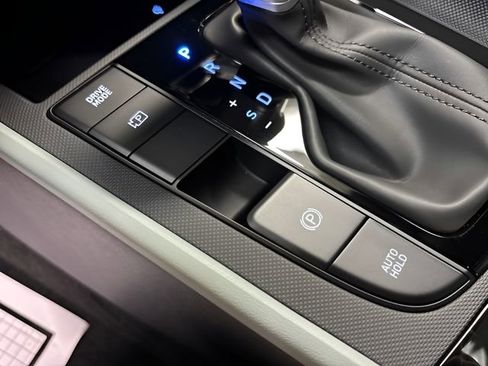 New 2026 Hyundai Elantra Limited image 32