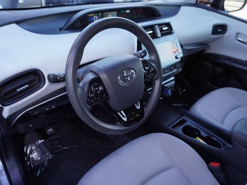 Used 2022 Toyota Prius LE image 12