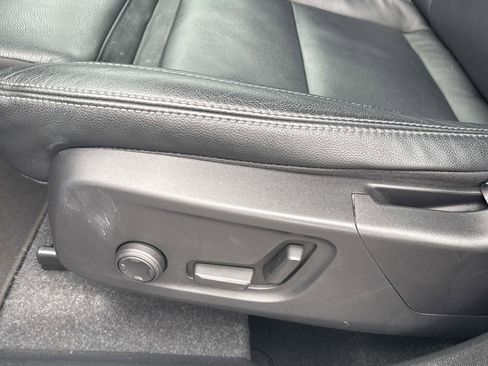 Certified 2024 Volvo XC40 B5 Plus w/ Protection Package Premier image 11