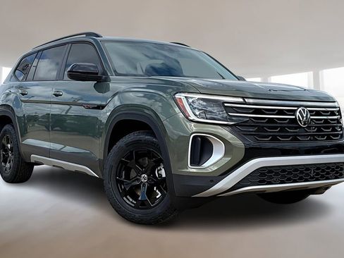 New 2026 Volkswagen Atlas Peak Edition AWD/4WD image 2