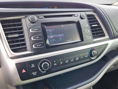 Used 2017 Toyota Highlander LE image 9