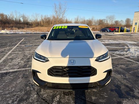 Used 2025 Honda HR-V Sport image 9