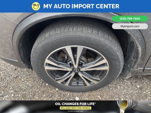 Used 2019 Nissan Rogue SV w/ Sun & Sound Touring Package AWD/4WD image 6