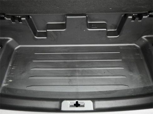 Used 2022 Chevrolet Traverse LT image 25