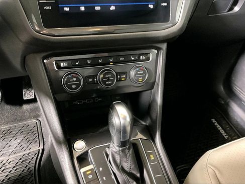 Used 2020 Volkswagen Tiguan SE image 26