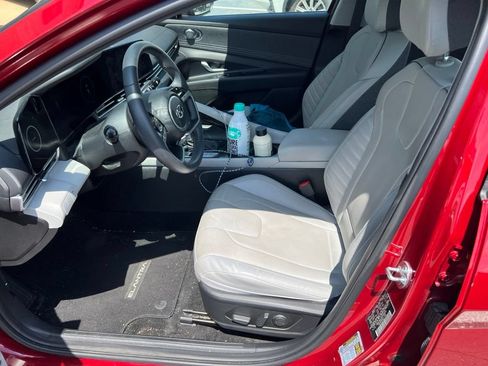 Used 2023 Hyundai Elantra Limited FWD image 7