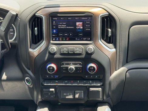 Used 2022 Chevrolet Silverado 1500 High Country w/ Z71 Off-Road Package AWD/4WD image 13