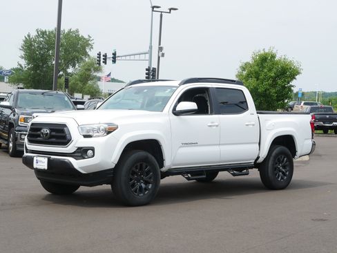 Used 2023 Toyota Tacoma SR5 AWD/4WD image 2