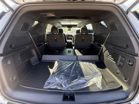 New 2026 Chevrolet Traverse RS w/ LPO, Floor Liner Package image 31