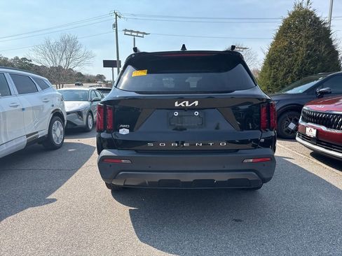Used 2022 Kia Sorento S w/ Panoramic Sunroof Package image 4