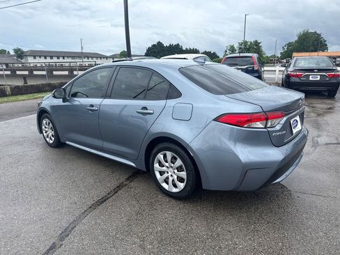 Used 2021 Toyota Corolla LE FWD image 3