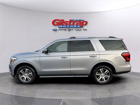 Used 2022 Ford Expedition Limited image 3