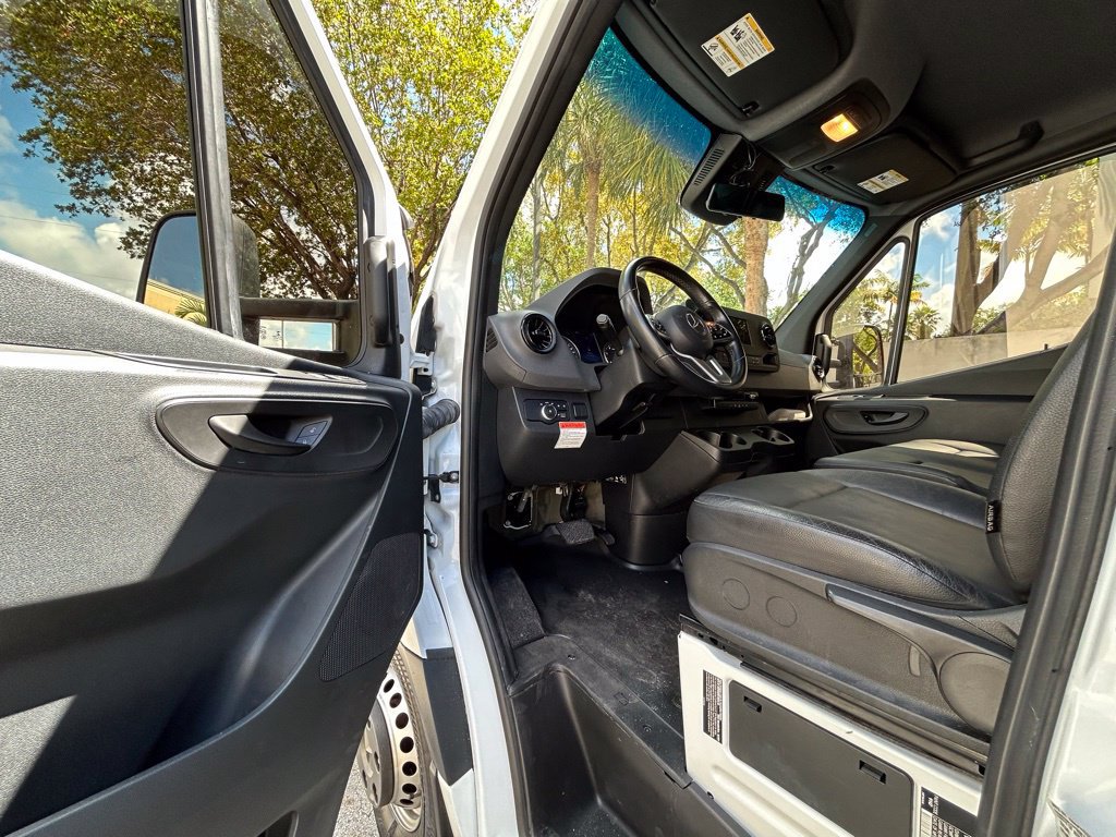 Used 2021 Mercedes-Benz Sprinter 4500 image 9