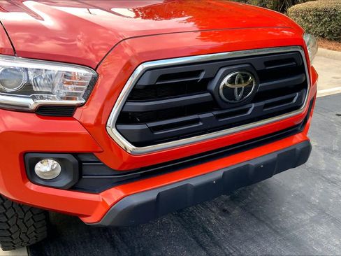 Used 2018 Toyota Tacoma SR5 image 31
