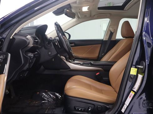 Used 2018 Lexus IS 300 AWD w/ Comfort Package image 9