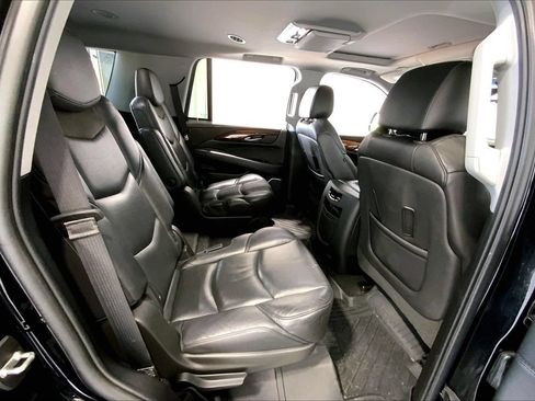 Used 2019 Cadillac Escalade Premium Luxury RWD image 25