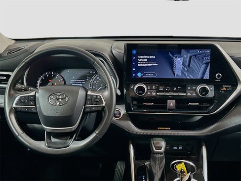 Used 2024 Toyota Highlander XLE image 20