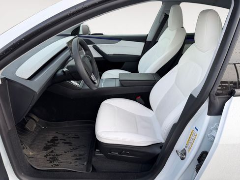 Used 2026 Tesla Model Y AWD image 6