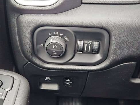 New 2026 RAM 1500 4x4 Crew Cab image 18