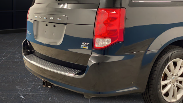 Used 2016 Dodge Grand Caravan SXT FWD image 35