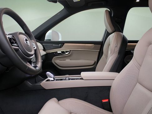 New 2026 Volvo XC90 B6 Ultra image 25