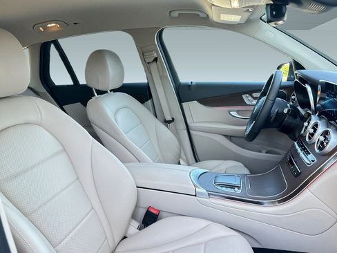Used 2022 Mercedes-Benz GLC 300 image 30