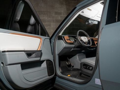 Used 2026 Rivian R1T Premium AWD/4WD image 25