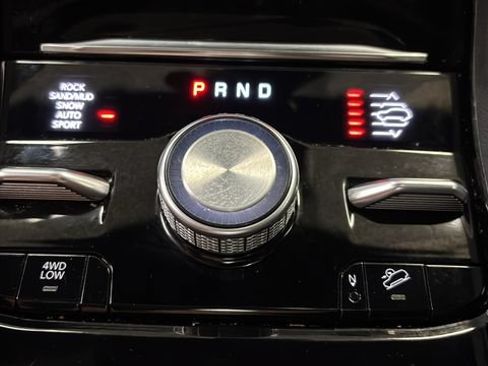 Used 2024 Jeep Grand Cherokee L Overland w/ Luxury Tech Group IV AWD/4WD image 34