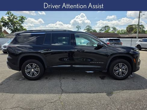 Used 2025 Chevrolet Traverse LT w/ Enhanced Driving Package FWD image 12